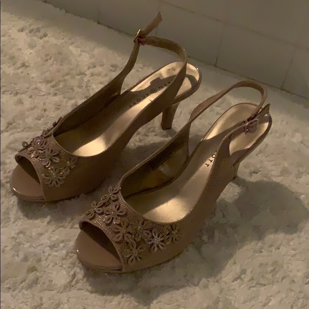 Karen Scott Heels
